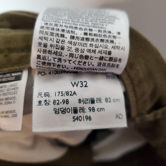 LEVI'S 32‎ Army Green Cargo Shorts Snap pockets 100% cotton - Picture 8 of 8